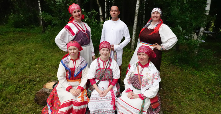 <h2>«Песнецвет» </h2>Фольклорный ансамбль